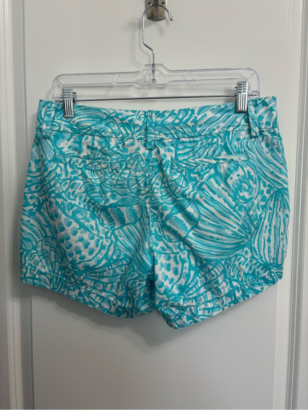 Lilly Pulitzer Shorely Blue Sea Cups 5" Callahan Shorts- Size 6, Excellent! - Picture 3 of 3